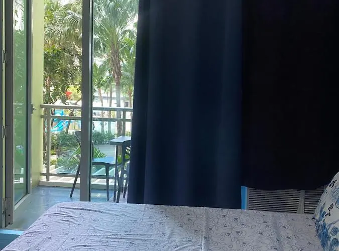 Azure Deluxe Beachview * Manila