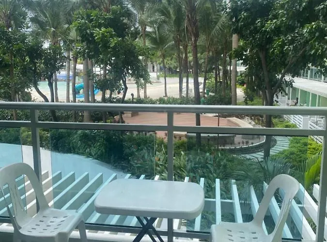 Azure Deluxe Beachview Apartment *